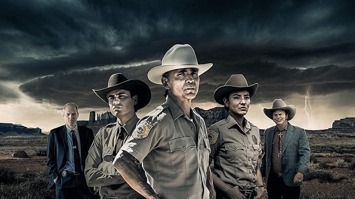 Szepty mroku, dobrze oceniany thriller noir trafi do Polski, na AMC już w listopadzie. Stacja prezentuje zwiastun!