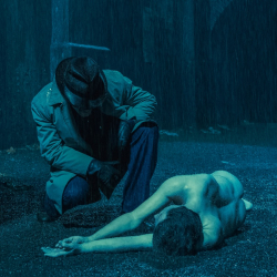 Ciała, brytyjski serial thriller od Netflix opowiadający historię na różnych płaszczyznach czasowych