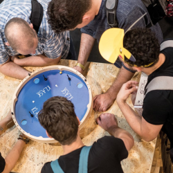 Poznaliśmy datę premiery planszówki Klask 4, dostarczającej efektowną zabawę magnesami i młoteczkami!