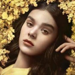 Dickinson, serial AppleTV+ w drugim sezonie zaprezentowany na oficjalnym zwiastunie. Burzliwe losy amerykańskiej poetki