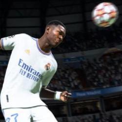 DualSense w FIFA 22 ma ponieść poziom realizmu oraz doznań wszystkich starć o piłkę!