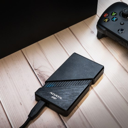 Dyski zewnętrzne ADATA Elite SE 880 i SE 920 zapamiętają najwspanialsze wspólne chwile