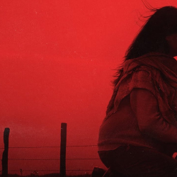 Gdy rodzi się zło, wysoko oceniana opowieść grozy w kinach już za kilka dni. A oto jak prezentuje się jej zwiastun!