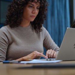 HP EliteBook 6 G2q – nowy AI PC z 28 godzinami pracy na baterii