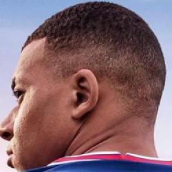 Kylian Mbappe znalazł się na okładce FIFA 22! Jak prezentuje się na pudełku?