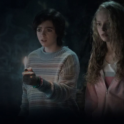 Moja przyjaciółka opętana, recenzja komediowego horroru od Prime Video. Przyjaźni nie powstrzyma nawet demon!