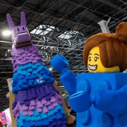 Ogromna lama LEGO z Fortnite na Poznań Game Arena