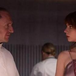 Searchling Pictures prezentuje pierwszy zwiastun Menu, intrygującego horroru w gwiazdorskiej obsadzie