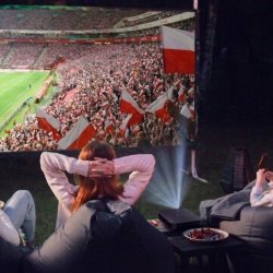 Projektory Dangbei przemieniają dom w strefę kibica podczas baraży MŚ