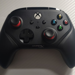 Recenzja HyperX Clutch Gladiate - Niezłego przewodowego pada z zaletami modeli Elite i Pro