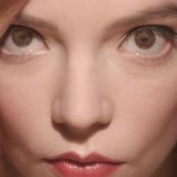 Recenzja mini serialu Gambit Królowej Netflixa, wciągająca historia młodej kobiety w szachowym, zdominowanym przez mężczyzn świecie