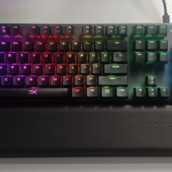 Recenzja HyperX Alloy Origins + HyperX Wrist Rest - Świetnego zestawu dla graczy poszukujących efektownie ubranej klasyki!
