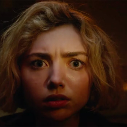 School Spirits od Paramount+, serial o zamordowanej dziewczynie, która powraca jako duch na zwiastunie