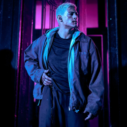 TOP 10 filmów Netflix, wśród których na czele 60 minut, Myśliwi z ruin i Skok w przestworzach