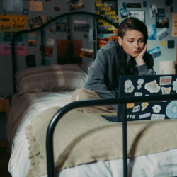 Top 10 seriali Netflix, pośród których na czele Dość milczenia, Eric oraz Łasuch