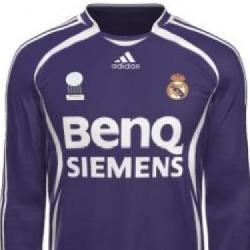 5. sezonie FIFA 22 pojawiły się Retro Stroje, które gracze i fani swoich ulubionych największych klubów mają możliwość zakupu.