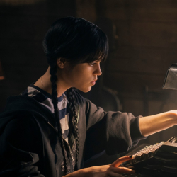 Wednesday, recenzja serialu Netflix, zjawiskowa Ortega jako panna Addams, której ze śmiercią do twarzy