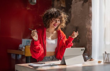 Jak tablety i sztuczna inteligencja zmieniają życie studentów z pokolenia Z?